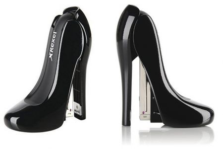 Sešívačka ve tvaru střevíčku High heels 26/6 na 12 listů REXEL černá