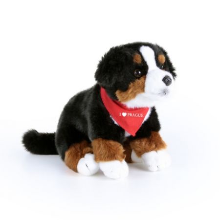 Plyšový pes salašnický sedící s šátkem 25 cm