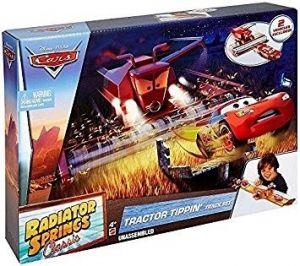 Hrací sada Cars Radiator Springs s traktorem a kombajnem