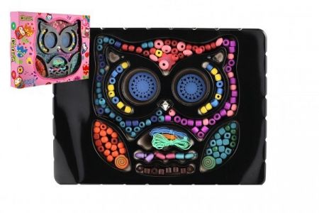 Korálky dřevěné barevné se šňůrkou v krabici