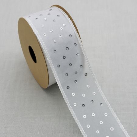 Elegantní bílá dekorační stuha s jemnými stříbrnými flitry 4cm