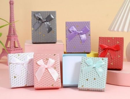 Dárková krabička malá se zlatým potiskem a mašličkou