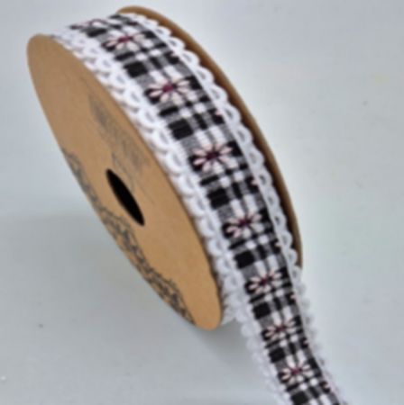 Dekorační stuha 2cm s kostkovaným vzorem a krajkou – černobílá s květy