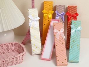 Dárková krabička malá se zlatým potiskem a mašličkou