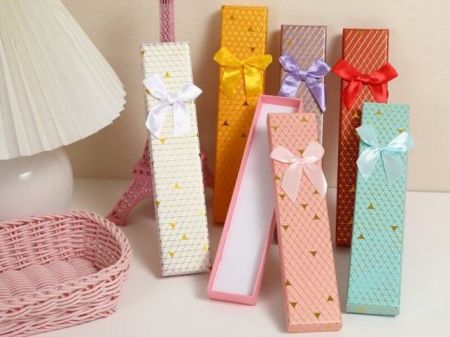 Dárková krabička malá se zlatým potiskem a mašličkou