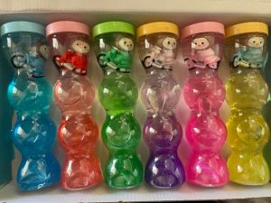 Barevné třpytivé slizy