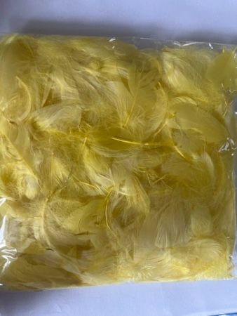 Peří barevné 10g světle žluté