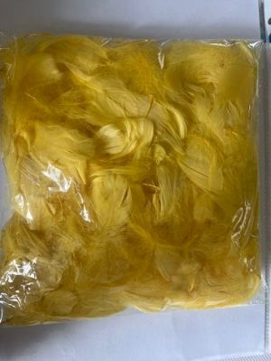 Peří barevné 10g žluté