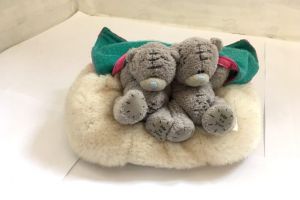 Medvídek03" 2 sněhový na gauči X 09/ MT