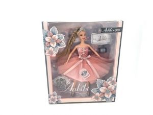 Panenka, růžové šaty