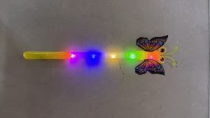 Hůlka motýl se světelnými efekty 38 cm