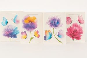 Dárková taška M 26x32x10cm-pastelové květy a motýli