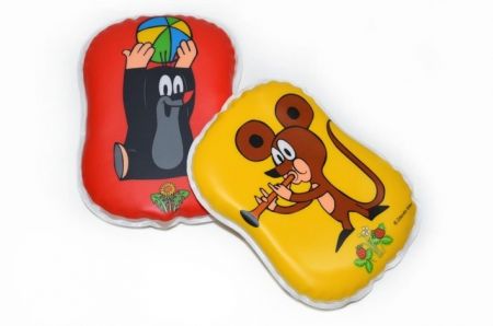 Pískací polštářek Krtek plast 9x12cm asst 6 druhů 6 barev v sáčku