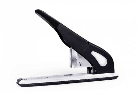 Sešívacka SAX Design 399, cerná