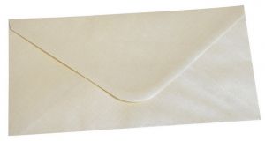 Obálka DL 11,2x21,9 cm metalická s ražbou krémová