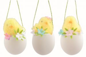 Kuře žluté ve skořápce s dekoracemi 6 x 11 x 6 cm na zavěšení
