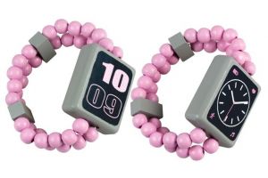 Hodinky náramkové dřevěné oboustranné růžové na kartě