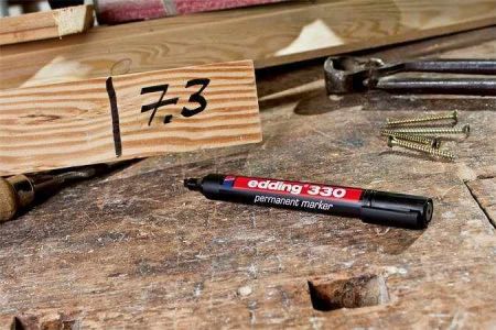 Permanentní popisovač "ED 330", zelená, 1-5mm, klínový hrot, EDDING