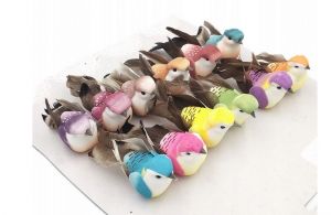 Sada 12 barevných dekorativních ptáčků na klipu