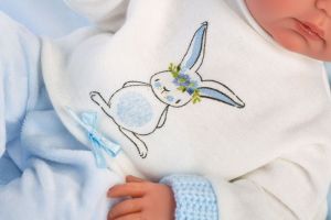 Llorens 63555 NEW BORN CHLAPEČEK - realistická panenka miminko s celovinylovým tělem - 35 