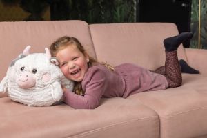 Cozy Noxxiez HW727 Kravička - hřejivý plyšový polštář 3 v 1