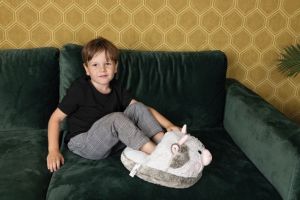 Cozy Noxxiez CS927 Kravička - hřejivý plyšový pantofel