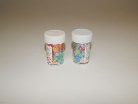 Barevné korálky v tubě W055980