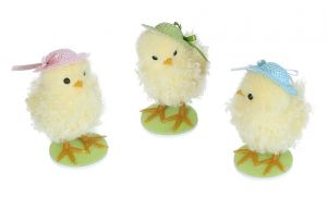 Velikonoční kuřátko s kloboučkem – jarní dekorace na podstavci 8cm