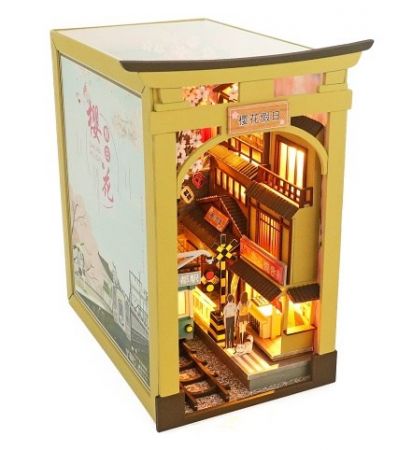 2Kids Toys Zarážka na knihy Miniatura domečku Sakurové prázdniny