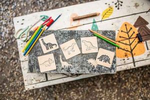 BeWooden Lišácké vkládací puzzle 4 v1 - Dino