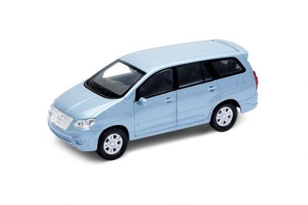 Welly Toyota Innova 1:34 světle modrá