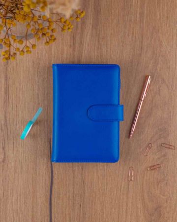Diář týdenní kroužkový Refill s vyměnitelnými listy 2027, královsky modrý, 12,5cm x 19cm,