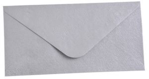 Obálka DL 11,2x21,9 cm metalická s ražbou světle stříbrná