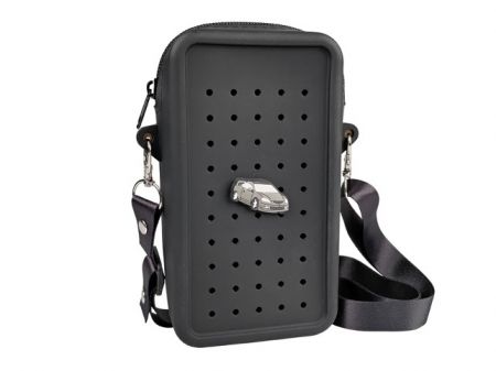 Gifty - Silikonová crossbody taštička černá + 1 pin zdarma