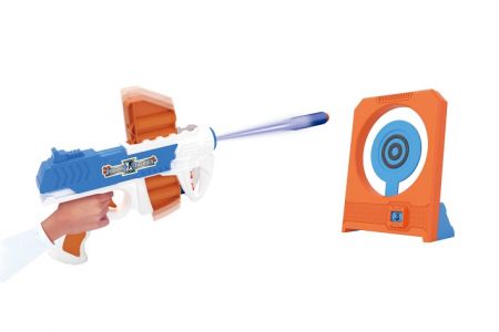 Pistole s pěnovými náboji a terčem 21 cm