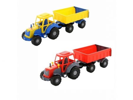 Traktor Altaj, s přívěsem