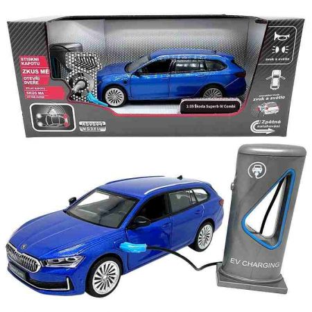 Škoda Superb IV Combi modré + nabíjecí stanice 1:35